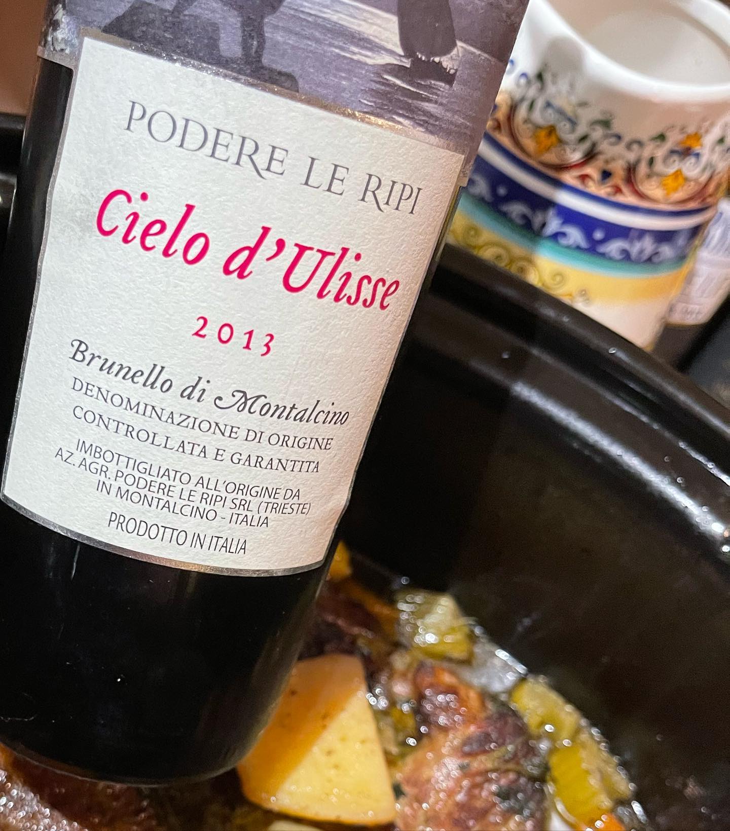 The new 2017 Brunello @podereleripi and 2016 Brunello Riserva are just 2 weeks away from landing. In the meanwhile we try the magnificent 2013 Cielo di Ulisse: translucent and balsamic.
Paired with a very slow cooking brisket. Heaven!
#toscana #italianwine #bio #biodynamicwine #nzrestaurant #foodandwine